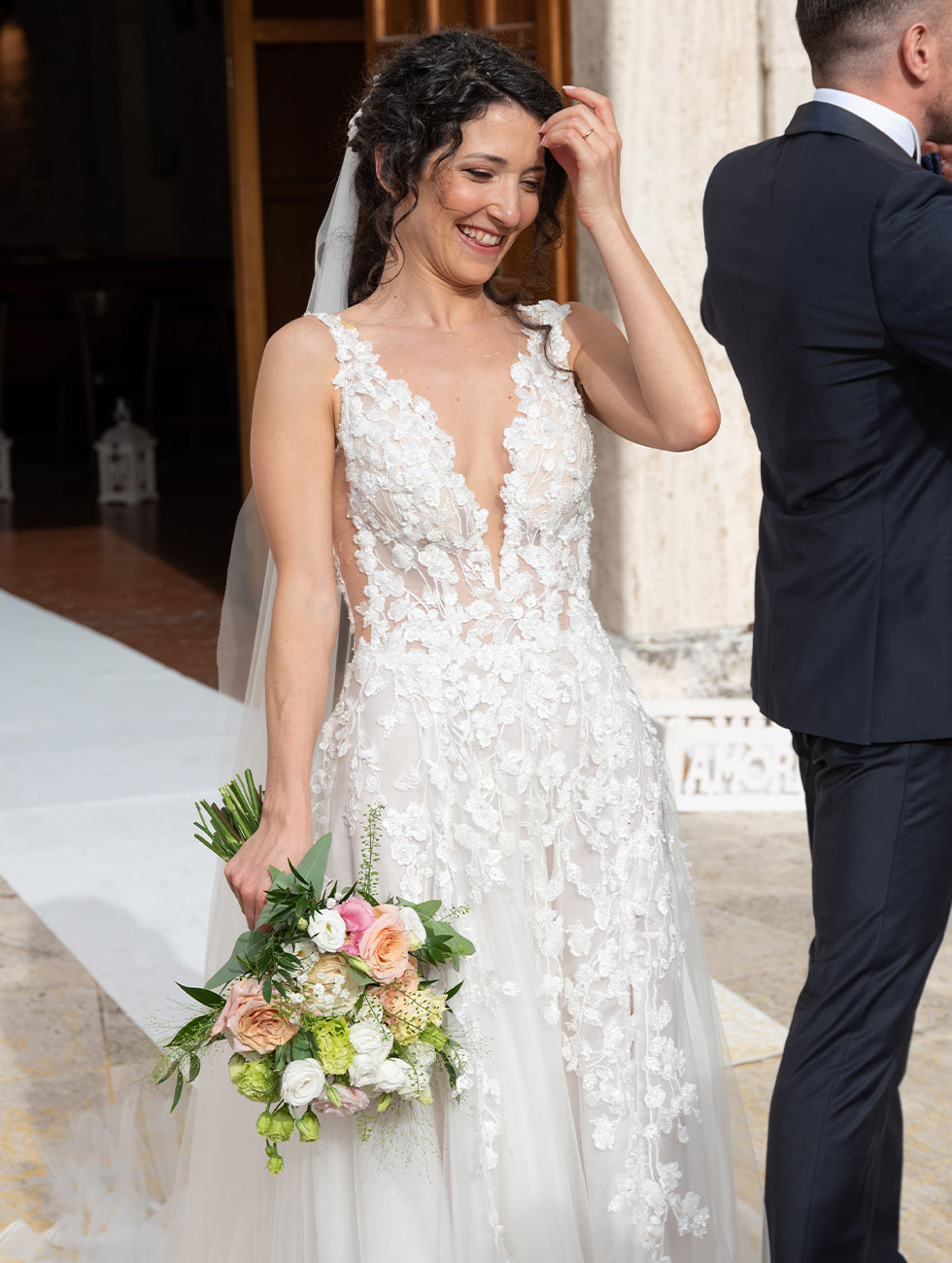 Wedding ceremony flowers in Le Marche