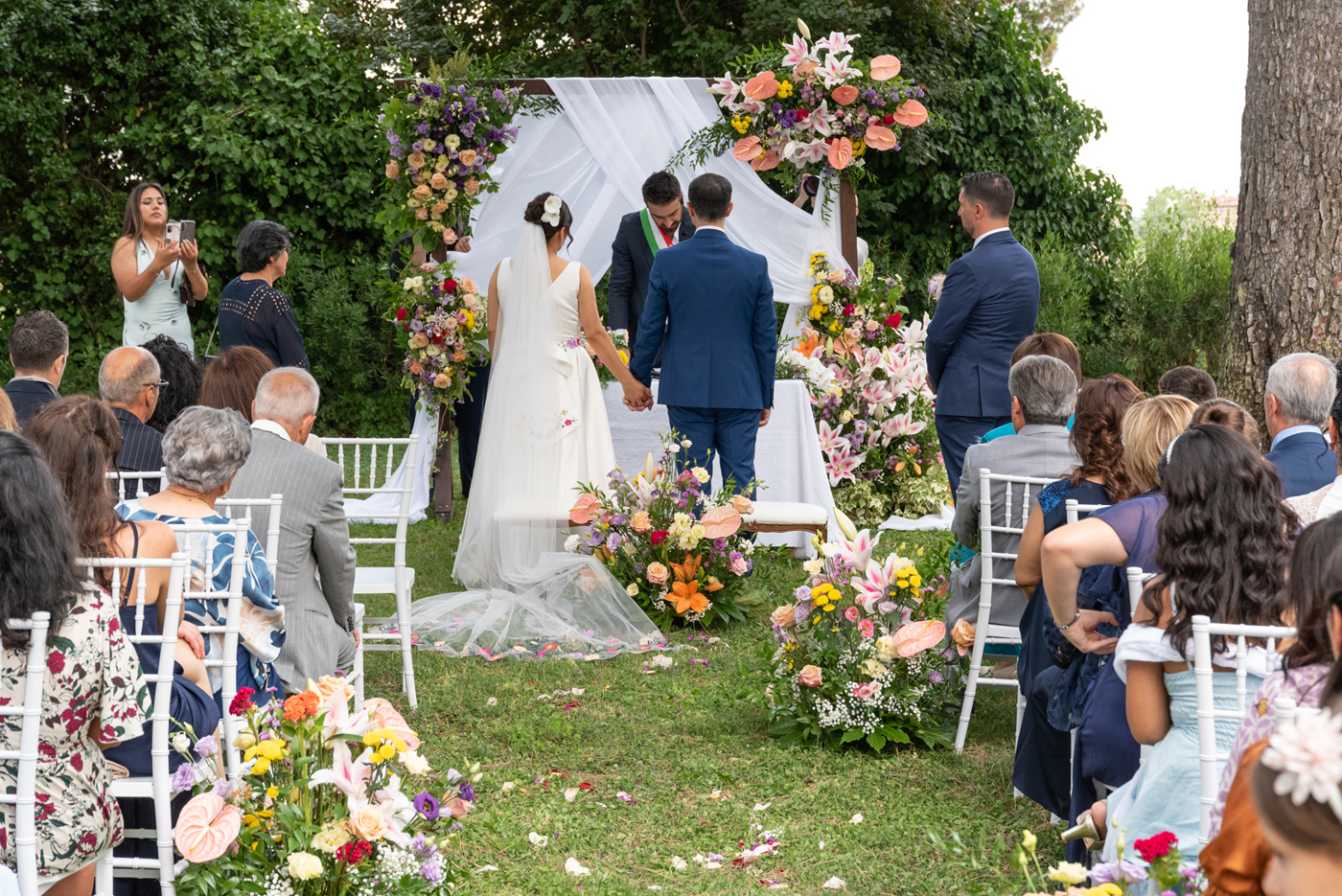 Country chic wedding flowers in Monsampolo del Tronto