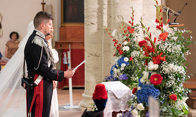 Military uniform wedding flowers in Ascoli Piceno